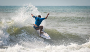 ページ銀メダル 2018 ISA World Surfing Games