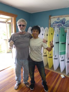 Gill Glover と Mt Woodgee ファクトリーにて